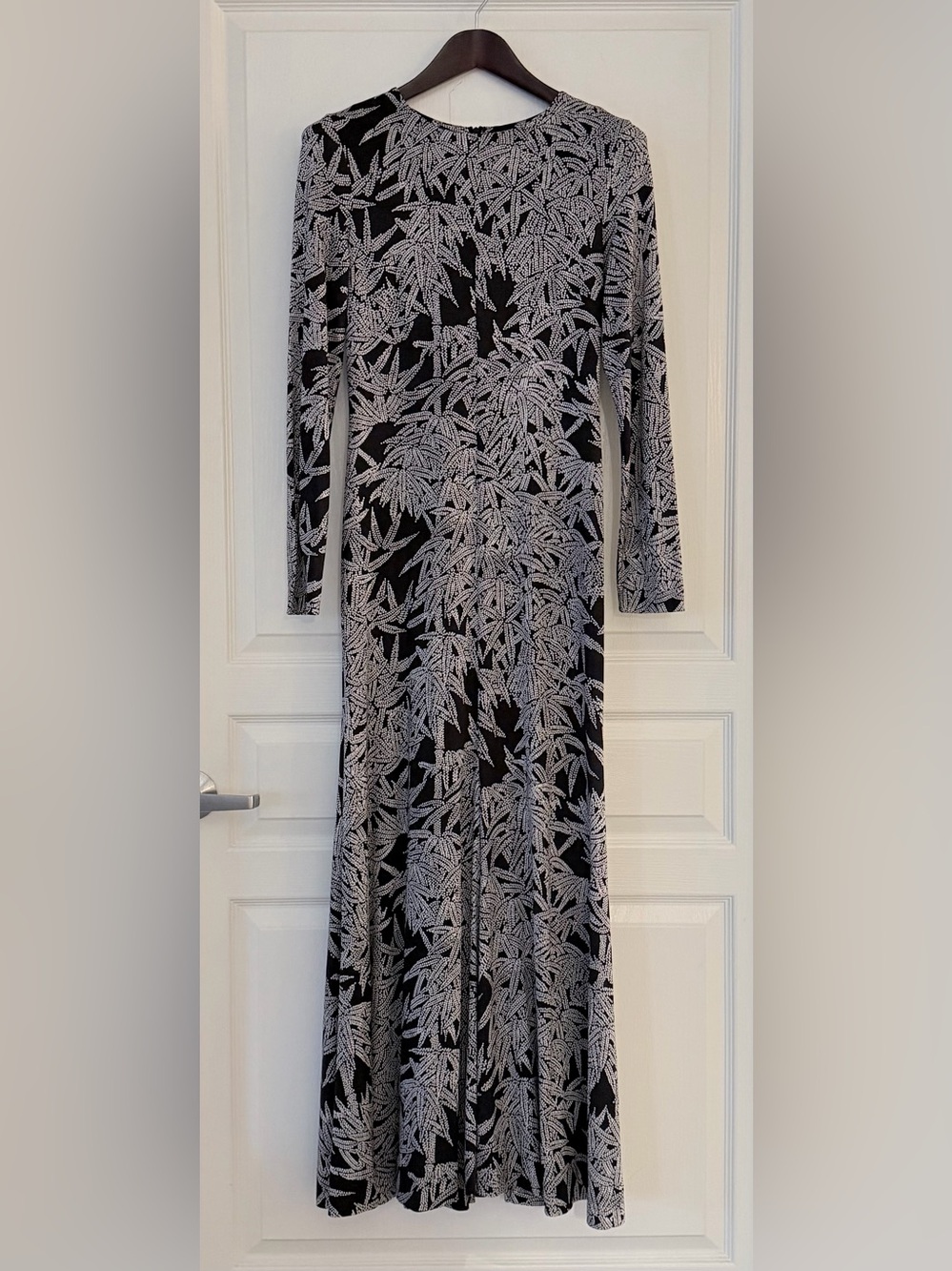 Diane Von Furstenberg Black and White Long-Sleeve Printed Maxi Dress